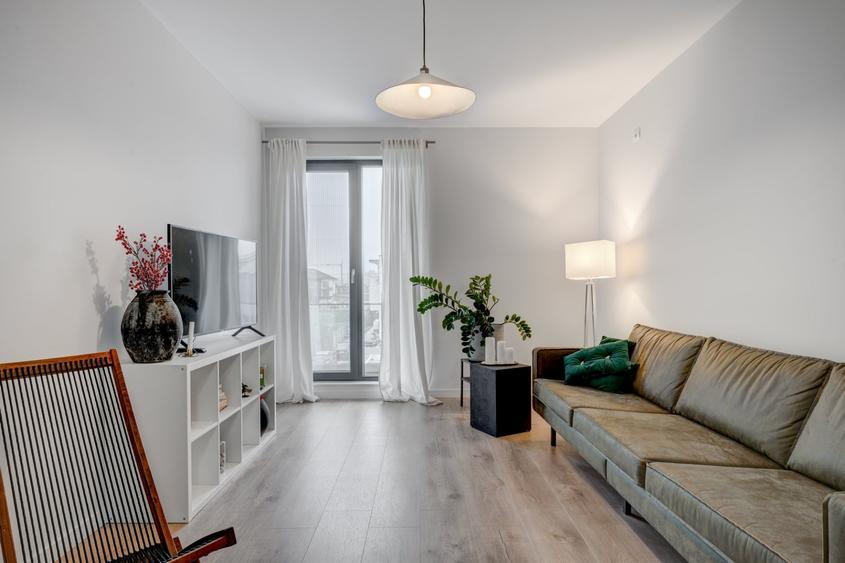 Apartament cu 2 camere semidecomandat, mobilat în Tunari