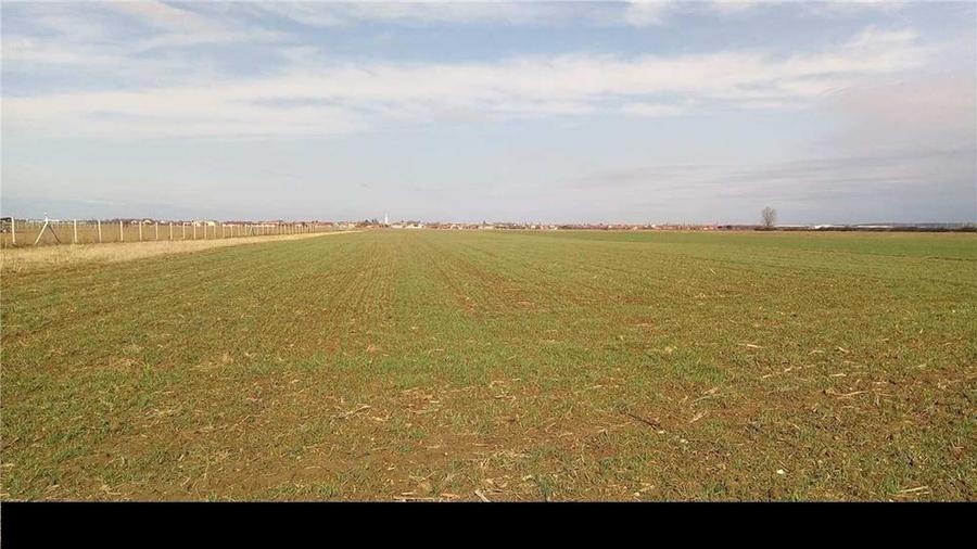 Teren de 2600 mp, în Sântion