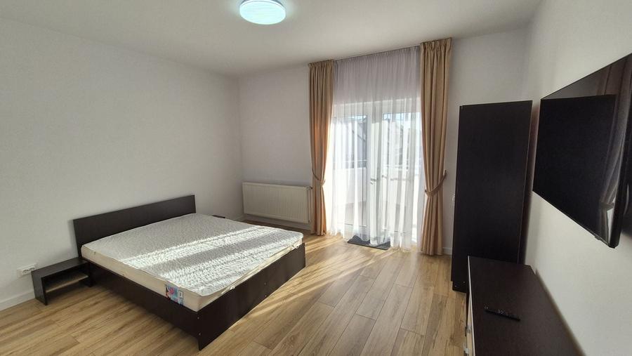 Casă individuală cu 5 camere cu Canalizare în Est