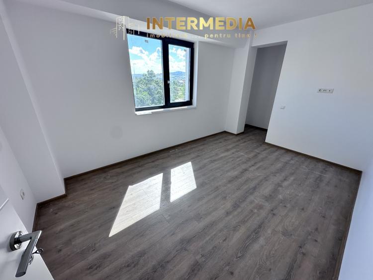 Apartament cu 3 camere în Cetate