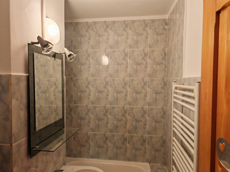 Apartament cu 2 camere decomandat, mobilat în Central