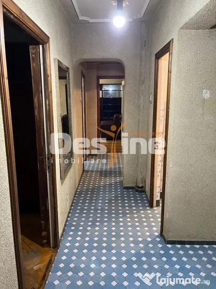 Apartament cu 3 camere decomandat în Central