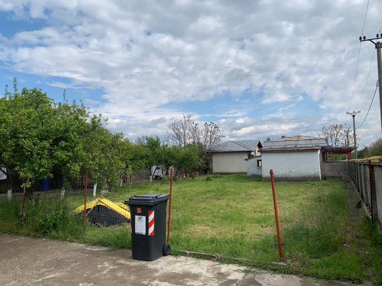 Casă cu 4 camere în Florica