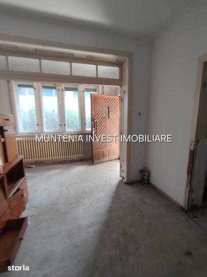 Casă cu 5 camere cu Teren 250 Mp în Central