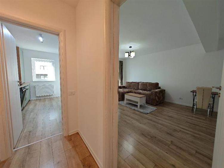 Apartament cu 2 camere decomandat, mobilat în Tractorul