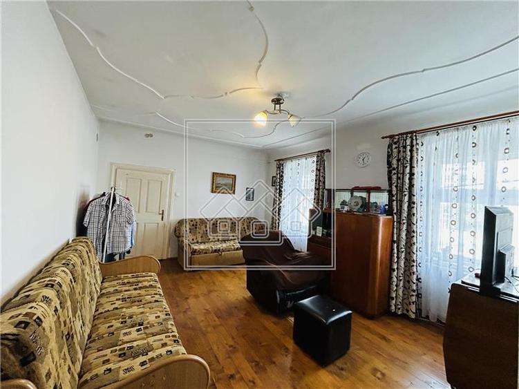 Apartament cu 3 camere nedecomandat în Central