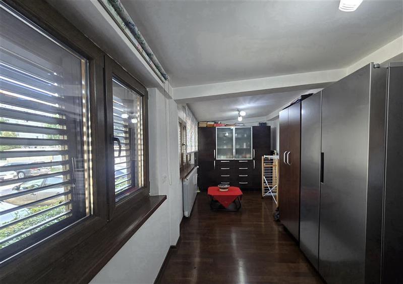 Apartament cu 3 camere decomandat, mobilat în Nord