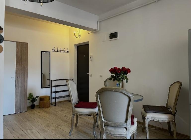 Apartament cu 2 camere semidecomandat, mobilat în Florești