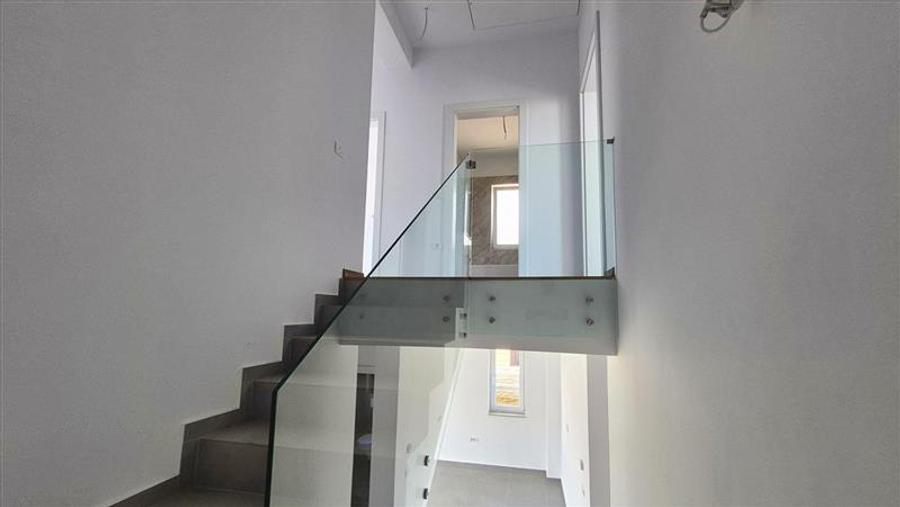 Duplex cu 5 camere cu Canalizare în Moșnița Nouă
