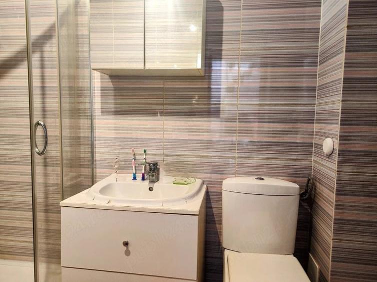 Apartament cu 4 camere semidecomandat în Exterior Vest