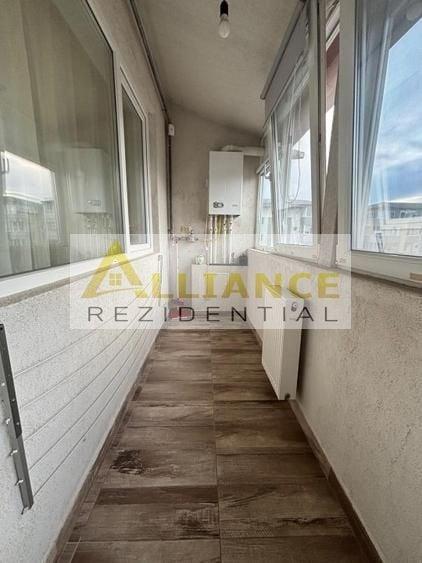 Apartament cu 3 camere semidecomandat, mobilat în Central