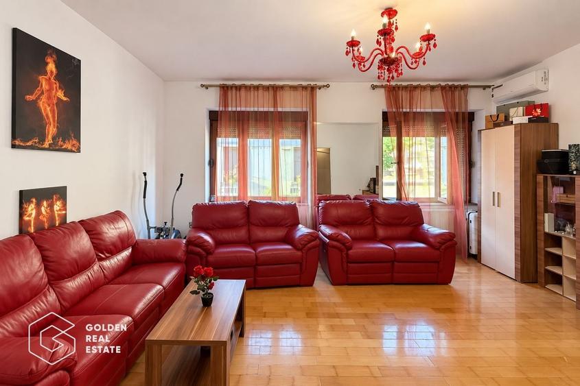 Casă individuală cu 6 camere cu Canalizare în Ultracentral