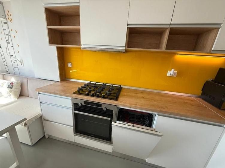 Apartament cu 3 camere semidecomandat în Cotroceni