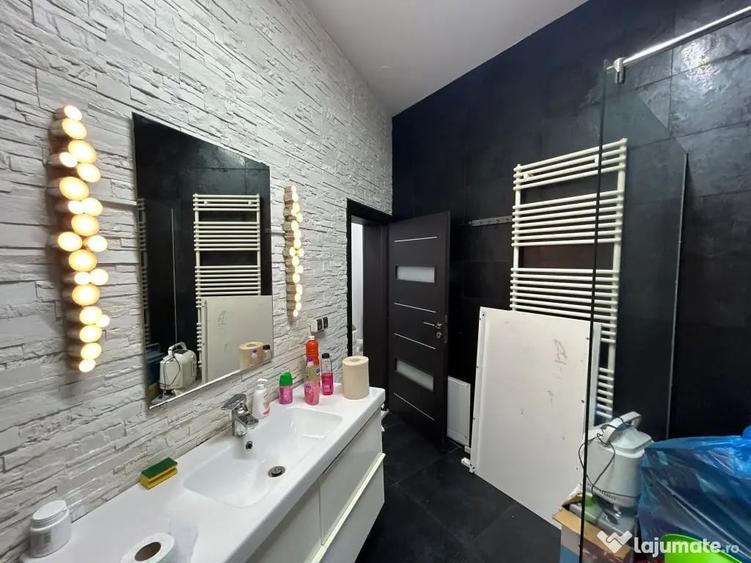 Apartament cu 4 camere semidecomandat în Universitate