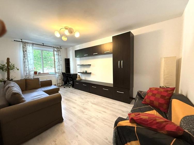 Apartament cu 3 camere decomandat în Lujerului