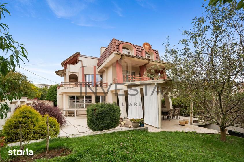 Casă cu 8 camere cu Teren 841 Mp în Zorilor