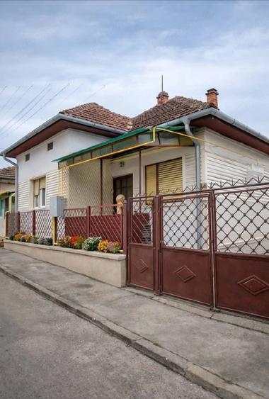 Casă cu 3 camere cu Teren 540 Mp în Central