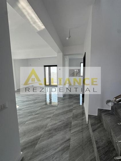 Casă individuală cu 4 camere decomandat cu Canalizare în Berceni