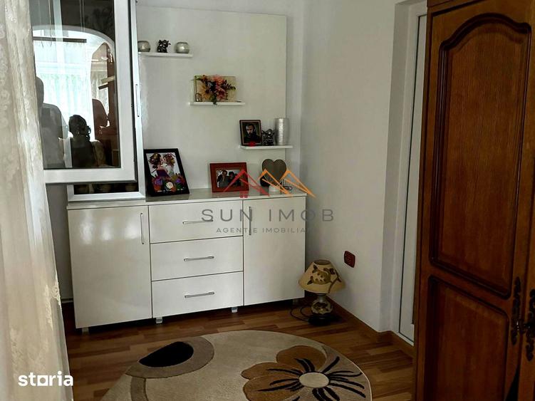Casă cu 6 camere cu Teren 781 Mp în Valea