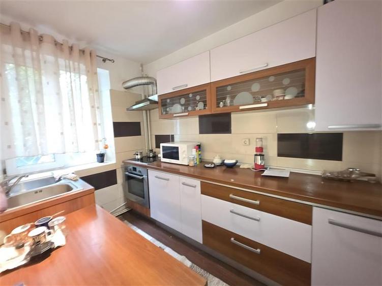 Apartament cu 2 camere decomandat, mobilat în 1 Decembrie