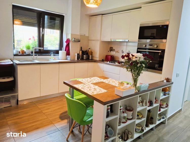 Casă cu 5 camere cu Teren 111 Mp în Corbeanca