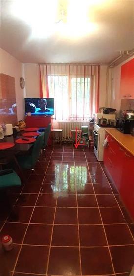 Apartament cu 2 camere decomandat în Tei — fotografia 3