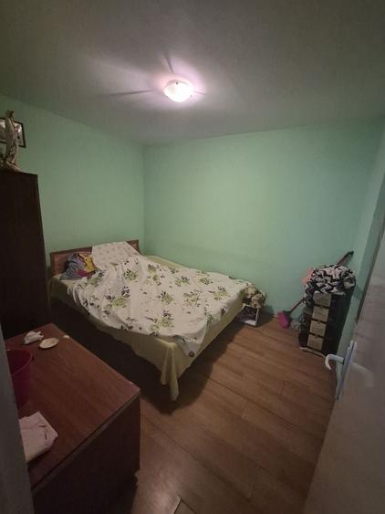 Apartament cu 3 camere semidecomandat, mobilat în Dacia