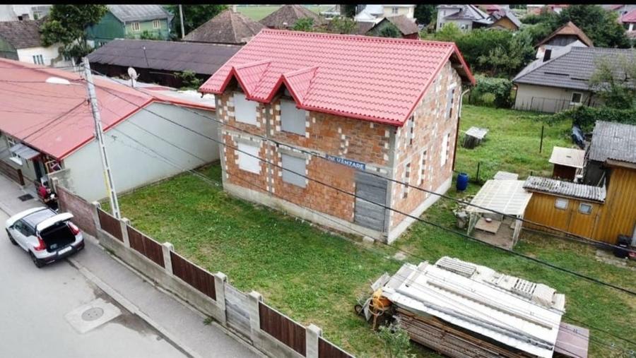 Casă cu 4 camere în Central