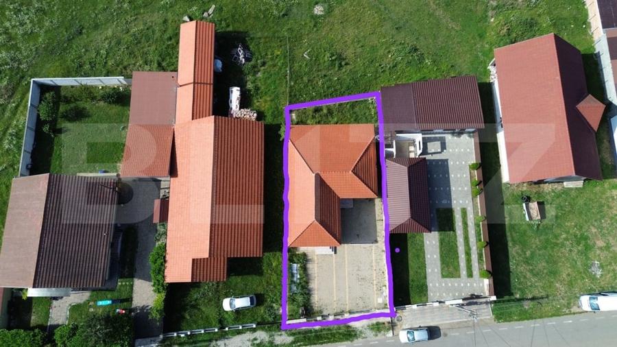 Casă individuală cu 3 camere cu Canalizare în Petrești