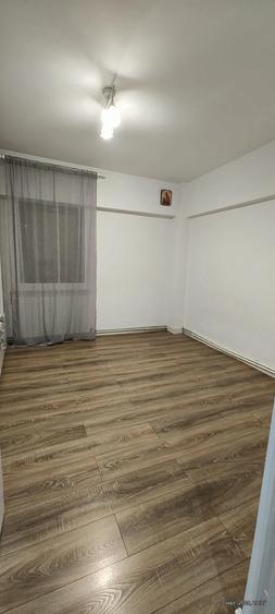 Apartament cu 3 camere decomandat în Micro 3