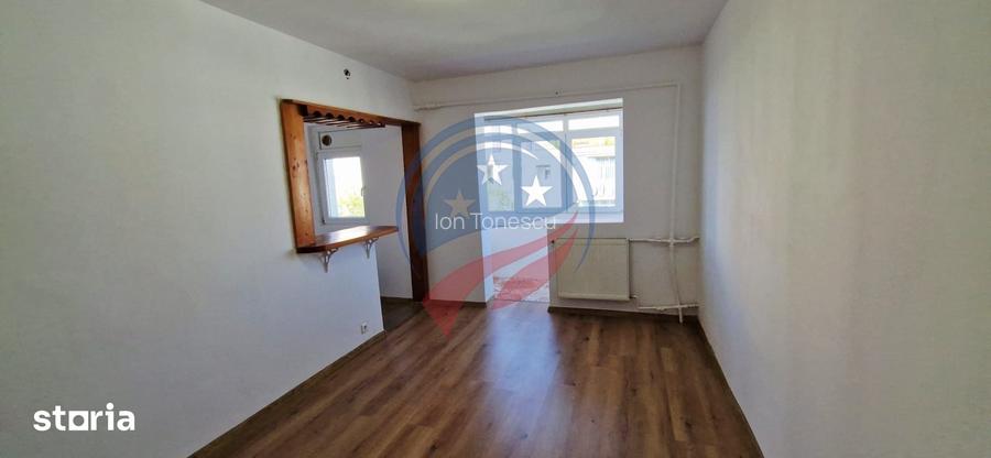 Apartament de vanzare in zona Craiovita langa Scoala Mihai Viteazul