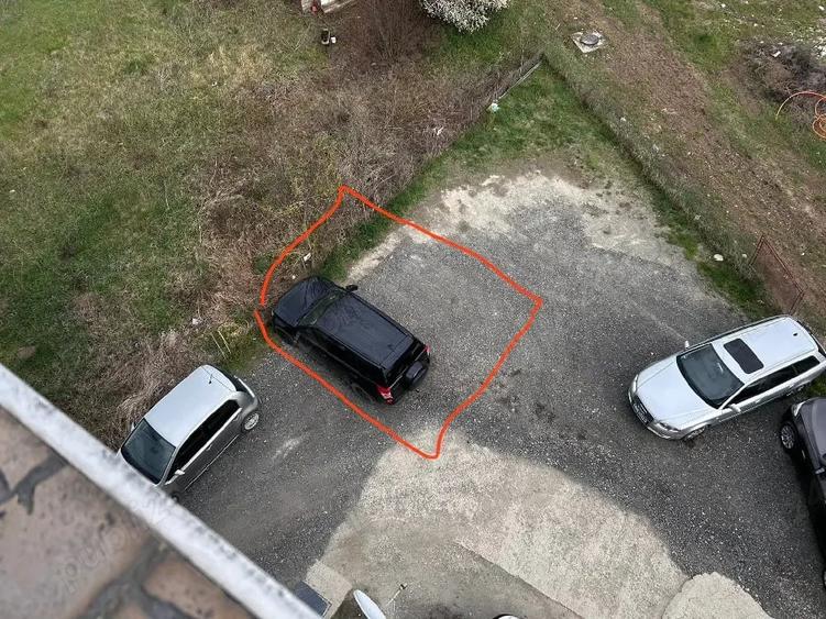 Apartament cu 3 camere semidecomandat în Jucu