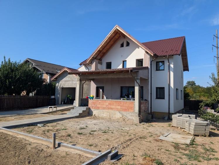 Casă individuală cu 4 camere cu Teren 500 Mp în Gherăiești