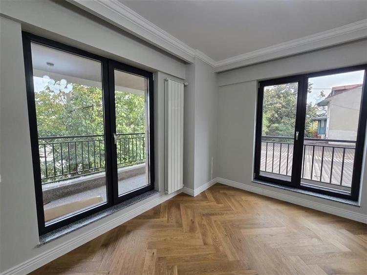 Apartament cu 3 camere decomandat în Bucureștii Noi