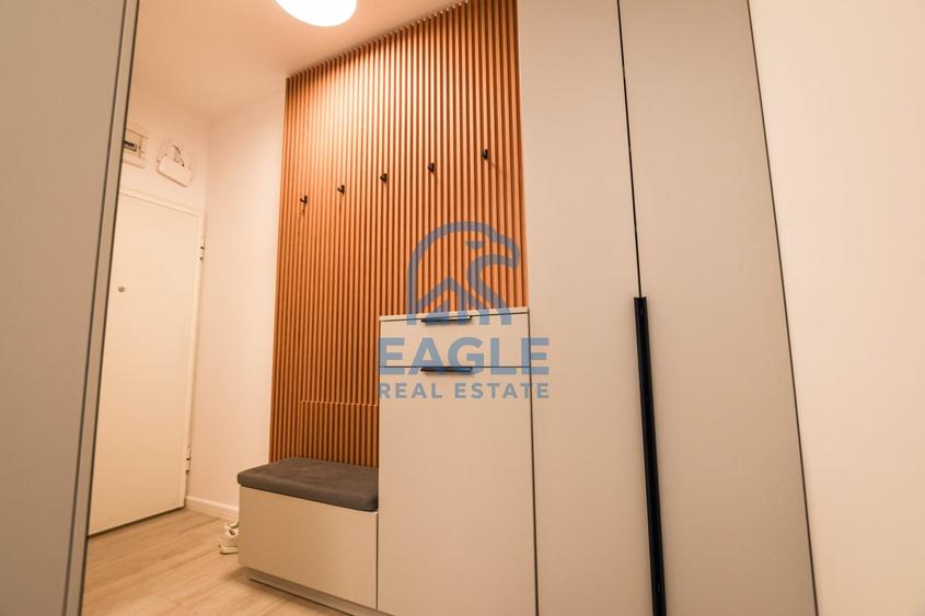 Apartament cu 3 camere decomandat, mobilat în Central