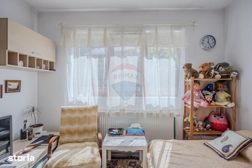 Casă cu 8 camere cu Teren 953 Mp în Vulcan