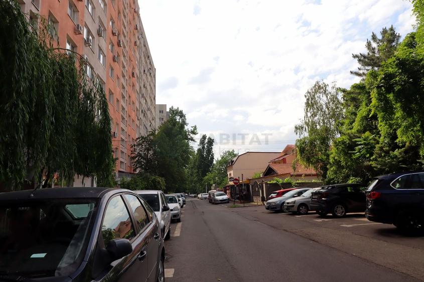 Garsonieră decomandată, mobilată în Titan