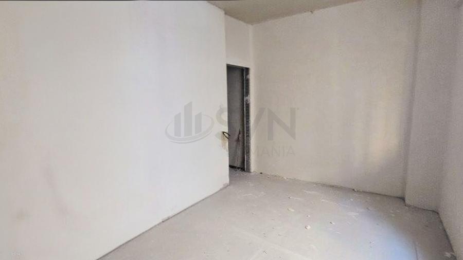 Apartament cu 4 camere semidecomandat în Mihai Bravu