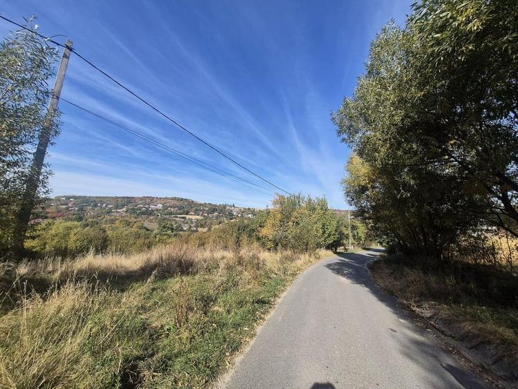 Teren Construcții intravilan de 4420 mp, în Vâlcele