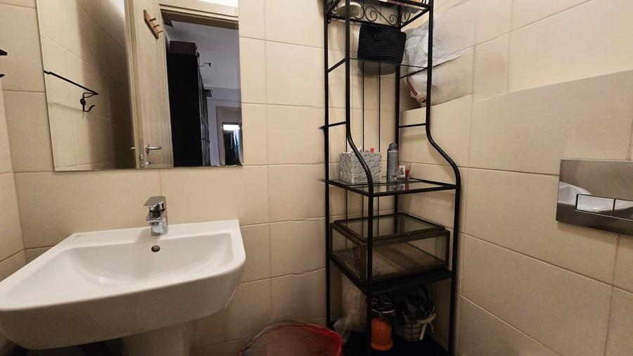 Apartament cu 3 camere semidecomandat în Băneasa