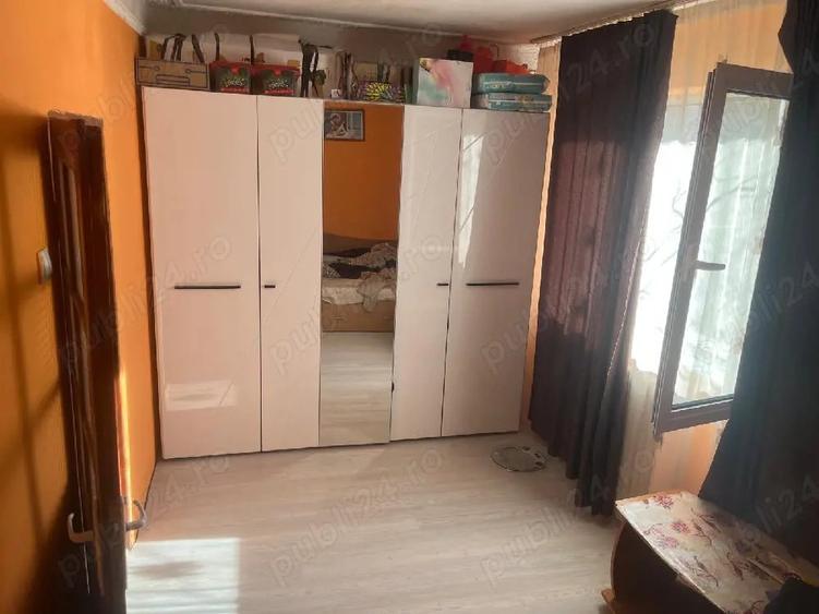 Apartament cu 2 camere semidecomandat în Craiovița Nouă