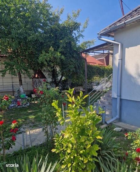 Casă cu 2 camere decomandat în Central
