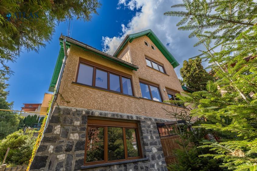 Casă individuală cu 7 camere cu Teren 400 Mp în Centrul Istoric