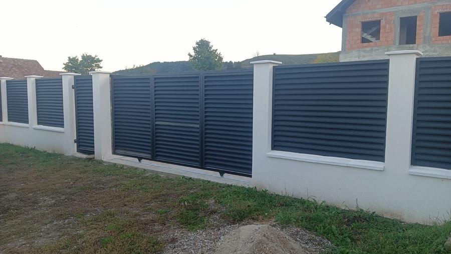 Casă cu 4 camere în Lunca Asău