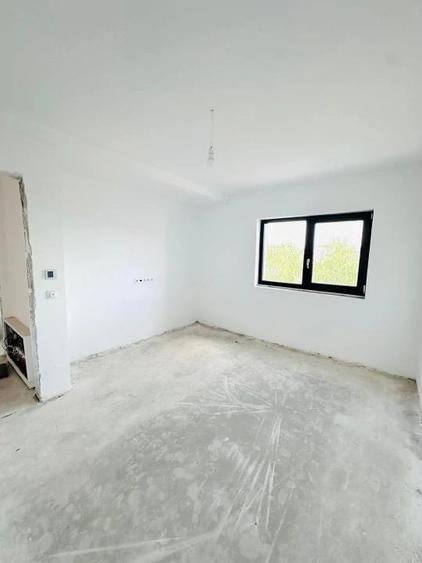 Casă cu 4 camere cu Teren 318 Mp în Urseni