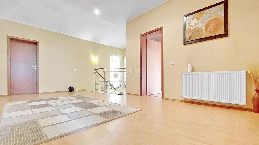 Casă individuală cu 5 camere cu Canalizare în Hălchiu