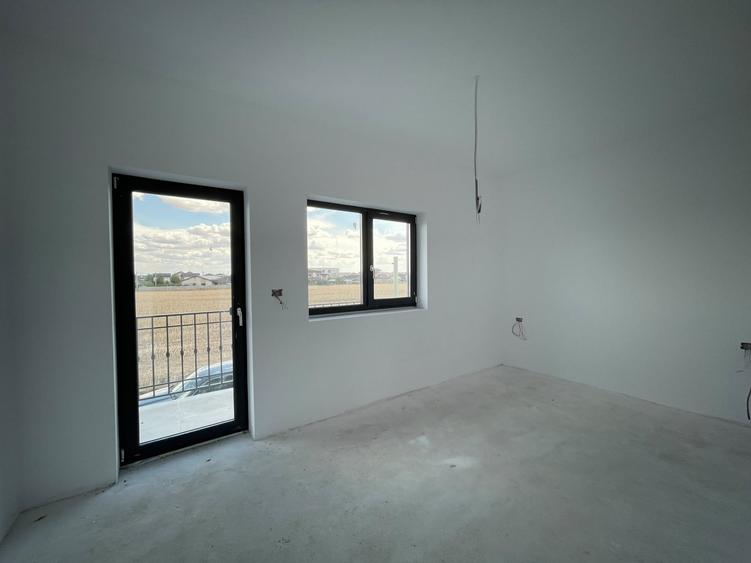Duplex cu 4 camere cu Canalizare în Urseni