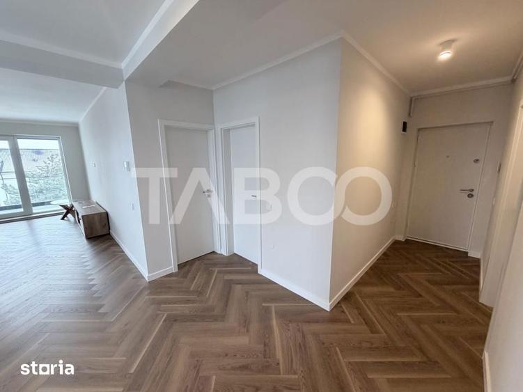 Apartament cu 3 camere decomandat în Cristian