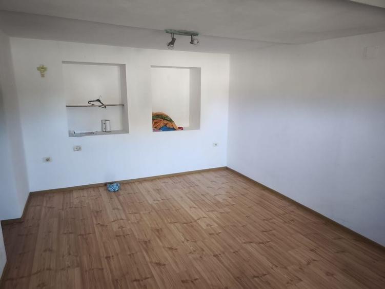 Casă cu 4 camere în Aluniș