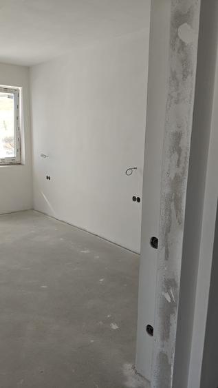Apartament cu 3 camere semidecomandat în Apahida